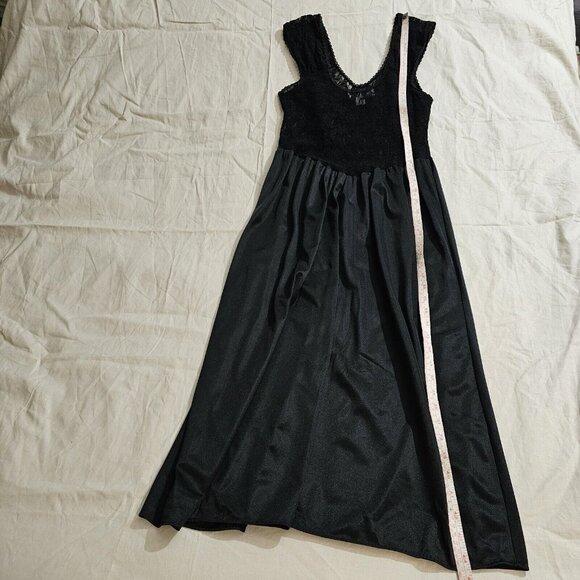 Vintage Gloria Vanderbilt Black Nylon Nightgown Lace Bodice Size M - Picture 6 of 7